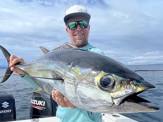 yellowfin-on-fly